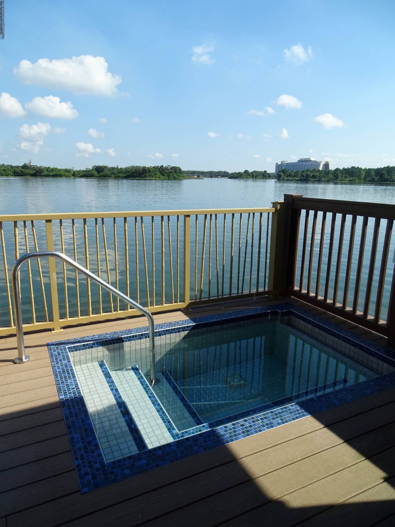 Polynesian Village - waterfront bungalow