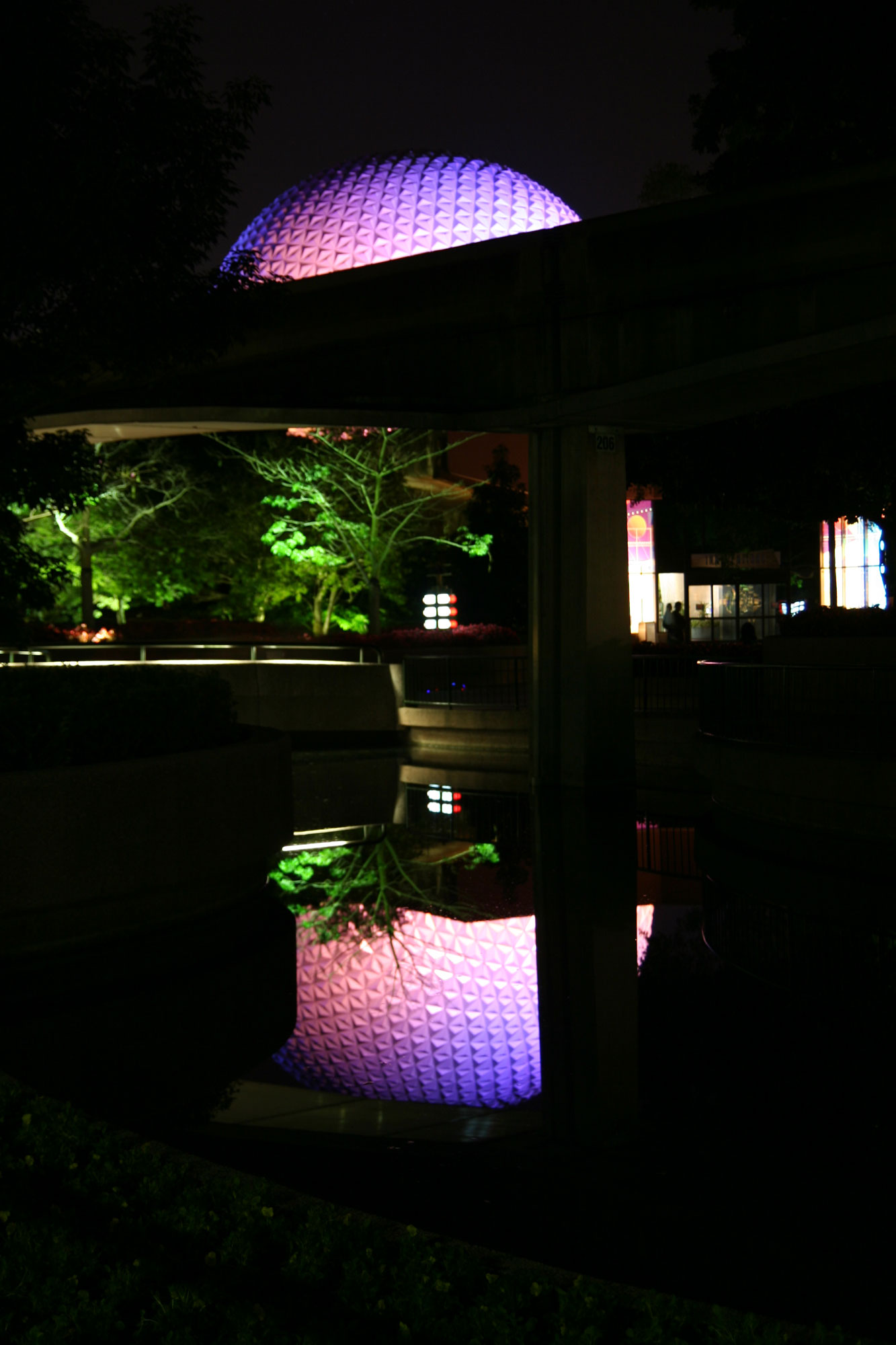 Spaceship Earth big reflection