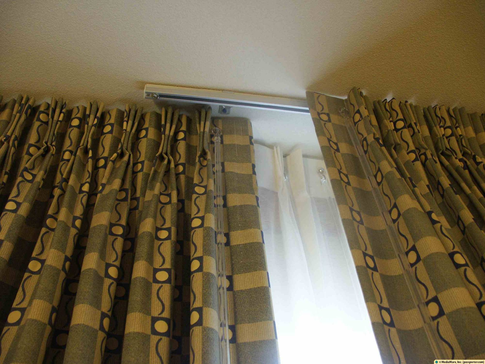 Pop Century - Curtains