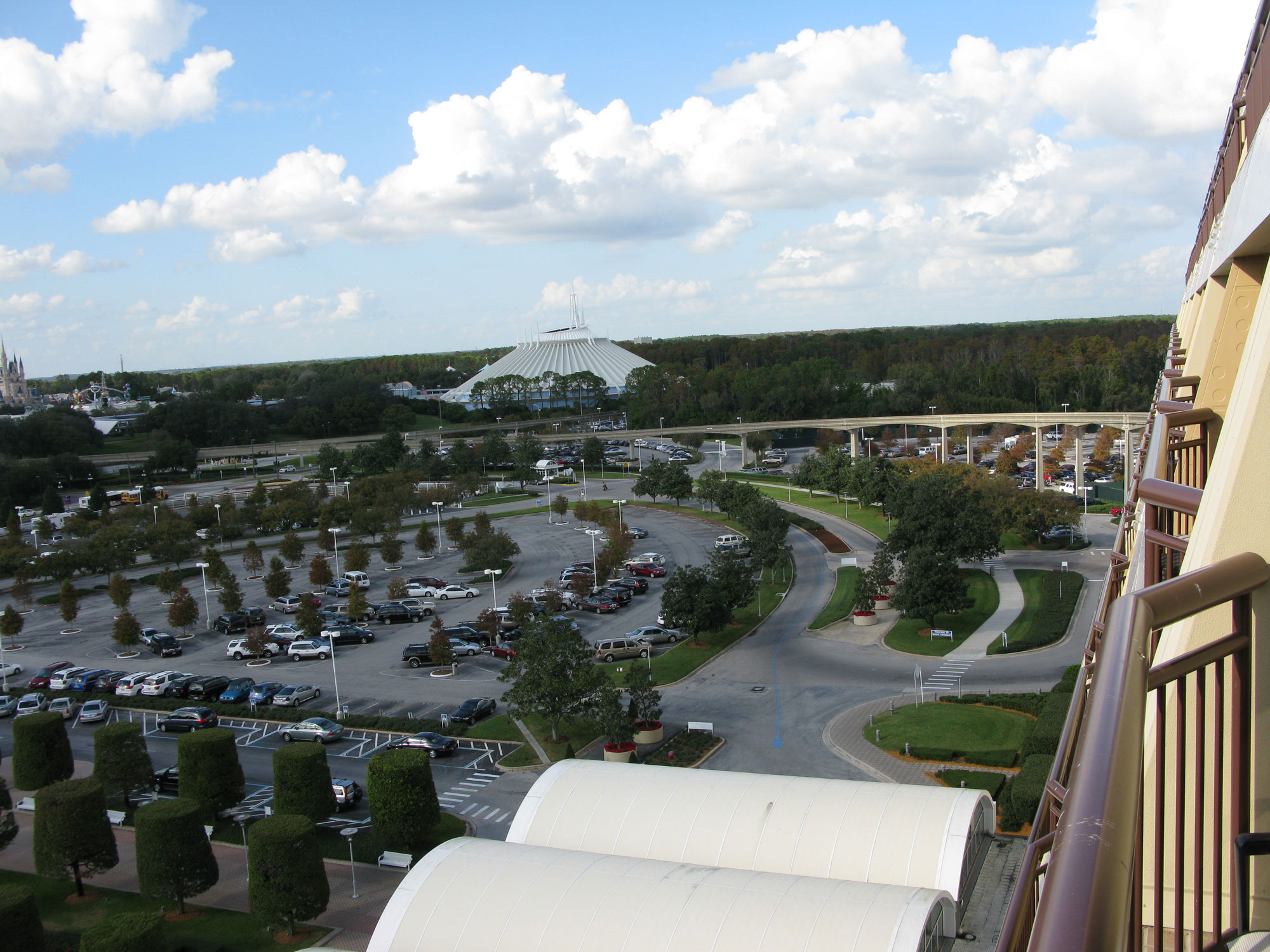 Contemporary parking and space Mountain
