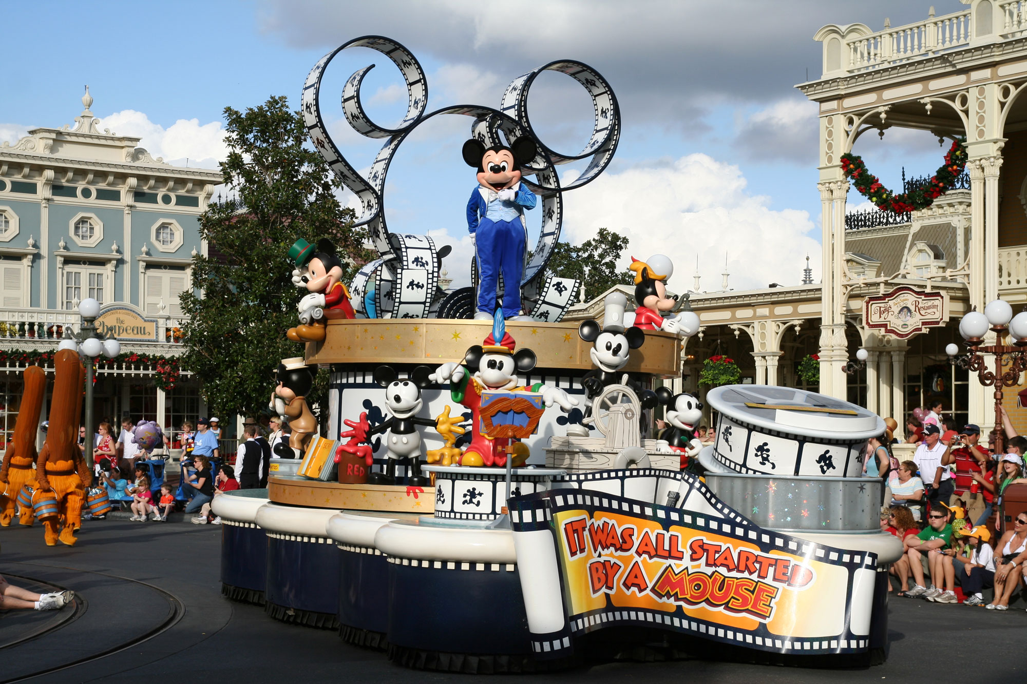 Dreams Come True Parade - Mickey coming round the bend