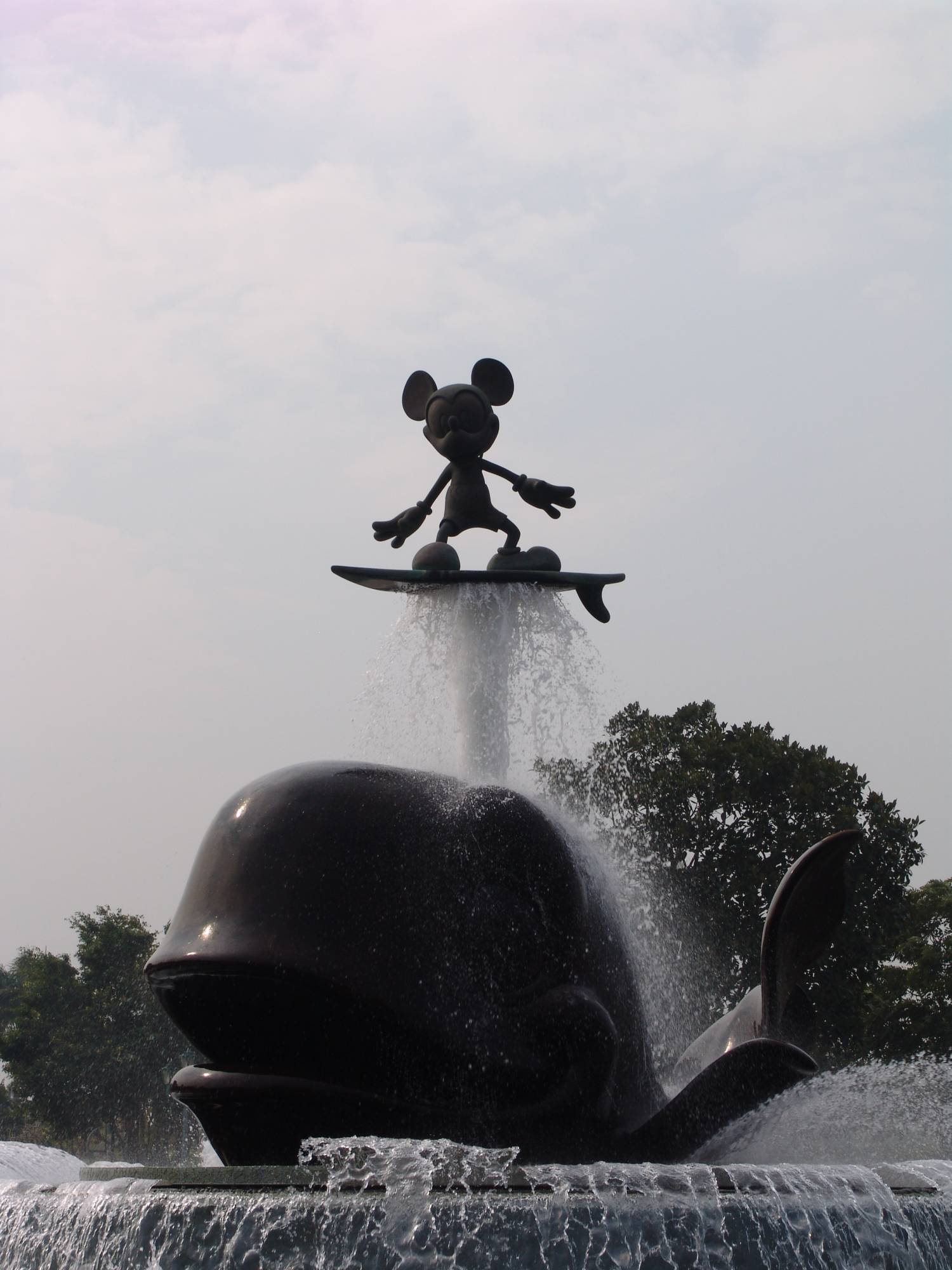 Hong Kong Disneyland - entrance plaza fountain