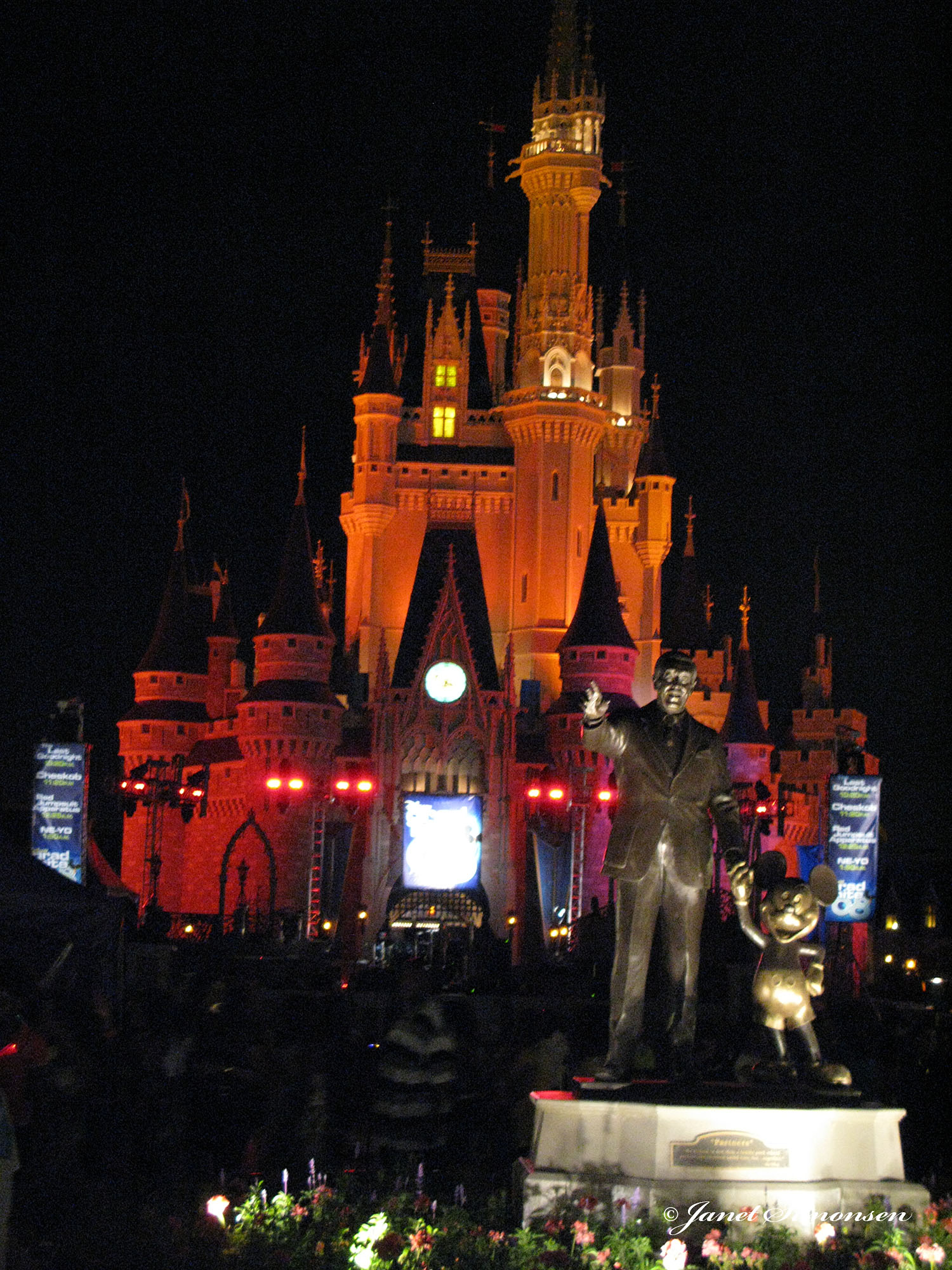 Magic Kingdom - Castle ready for performers