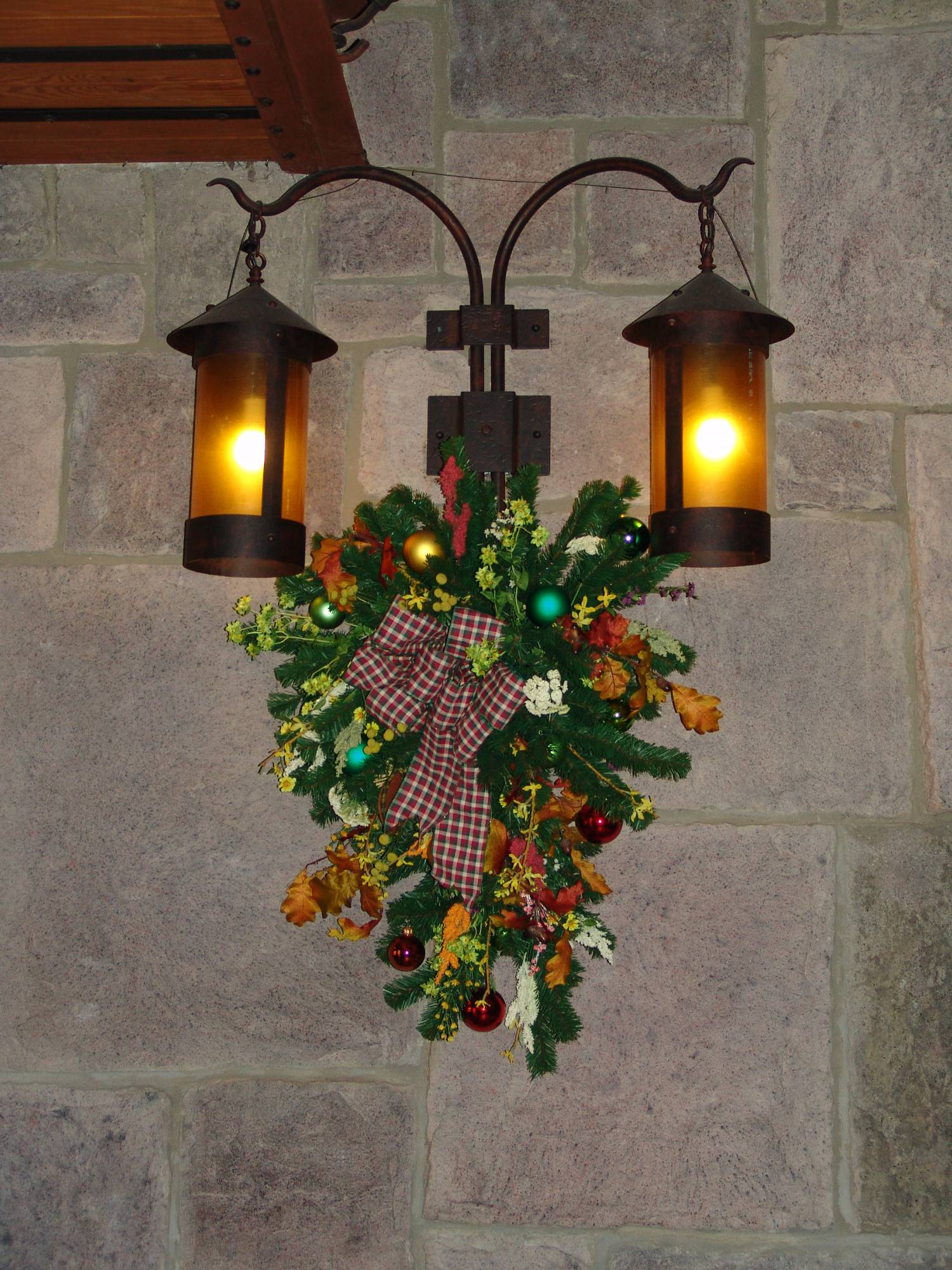 Wilderness Lodge - Christmas decorations
