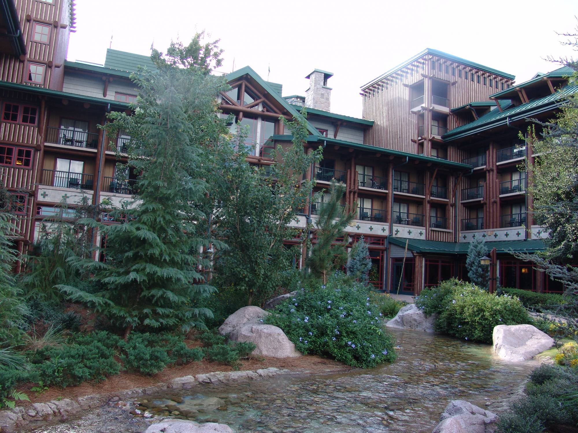 Wilderness Lodge - courtyard view