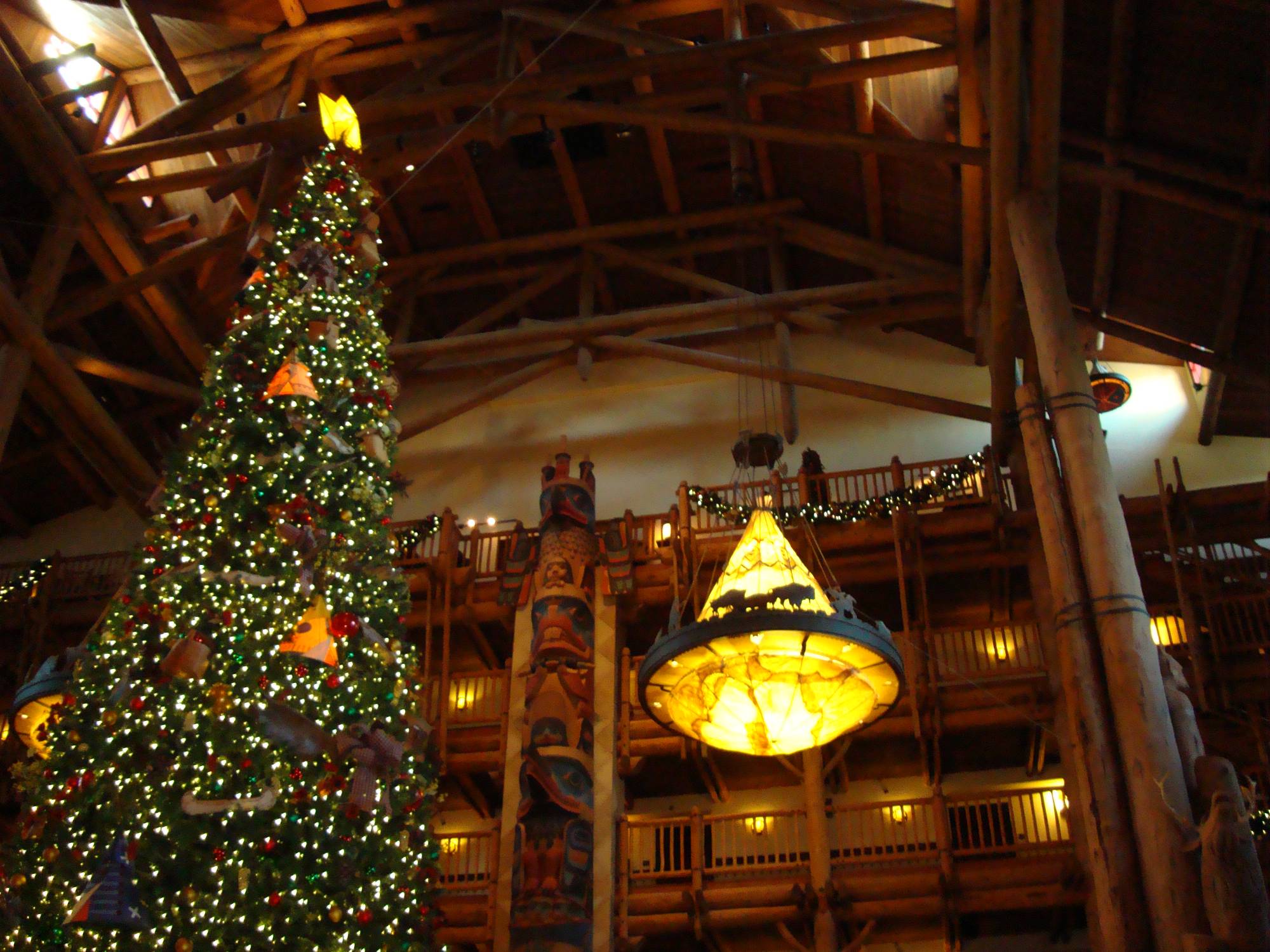 Wilderness Lodge - lobby and Christmas tree