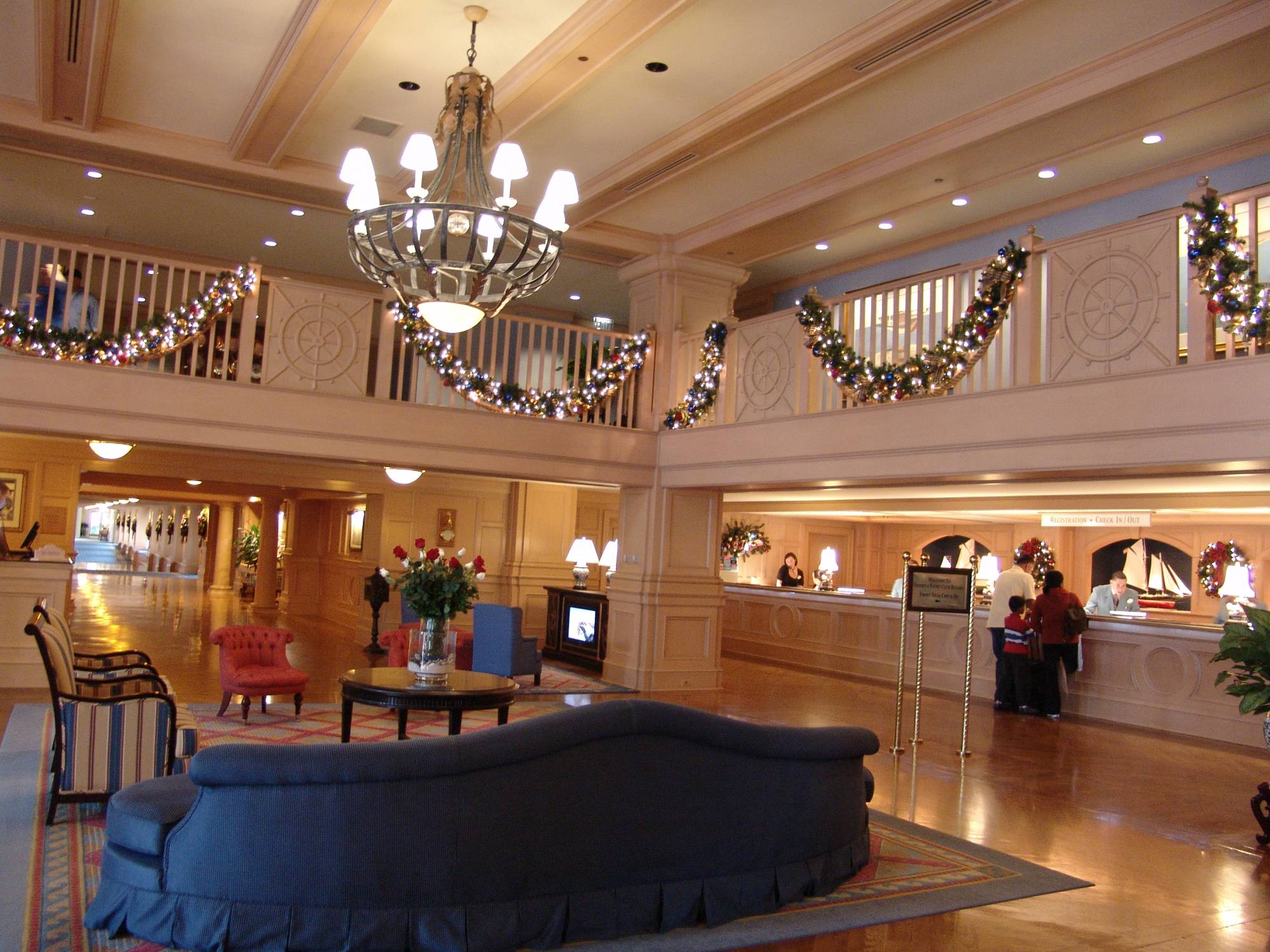 Yacht Club - lobby at Christmas time