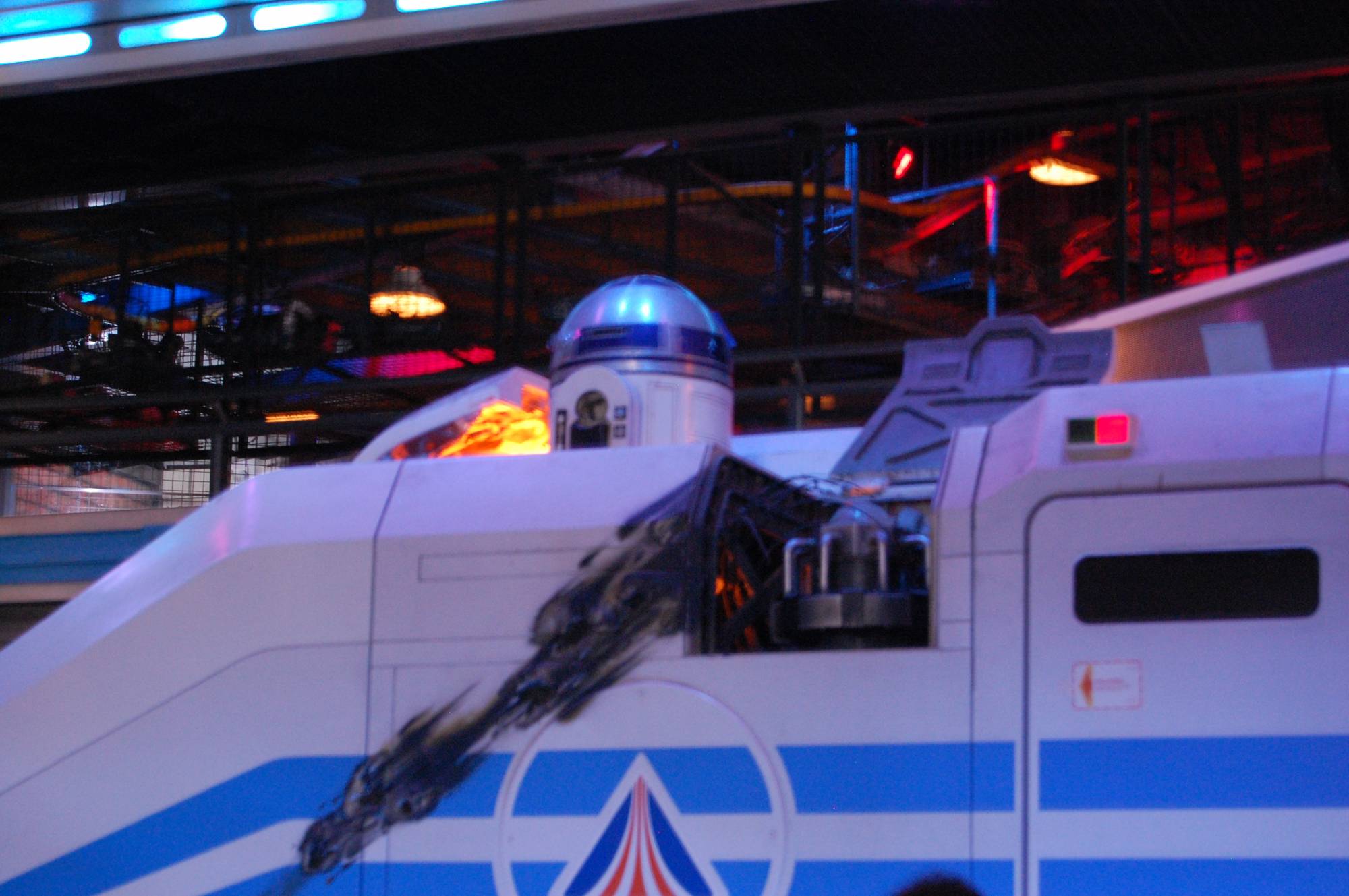 Disneyland Park: Star Tours Queue: R2-D2