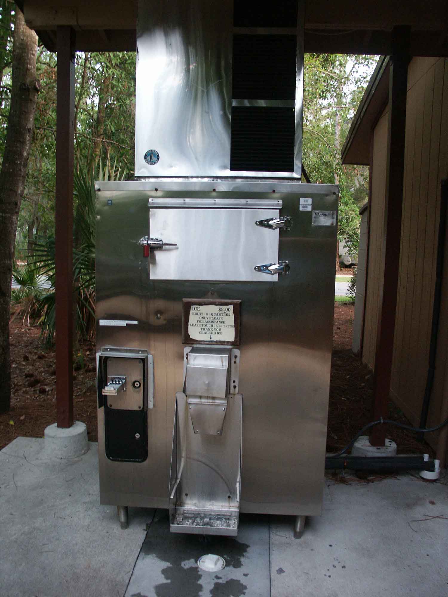 Fort Wilderness Comfort Station - Ice Dispenser