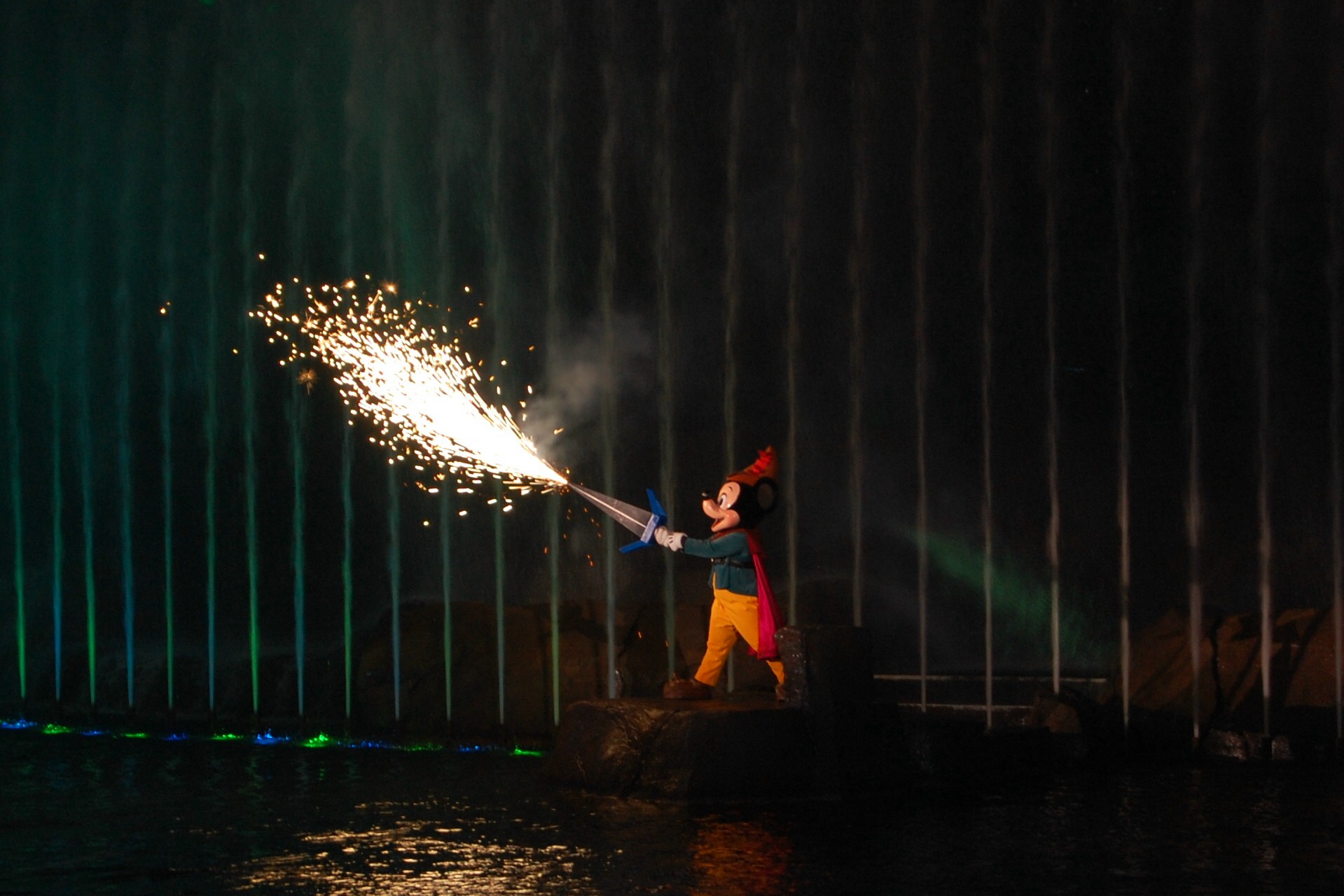 DHS: Fantasmic: Mickey with His Sword