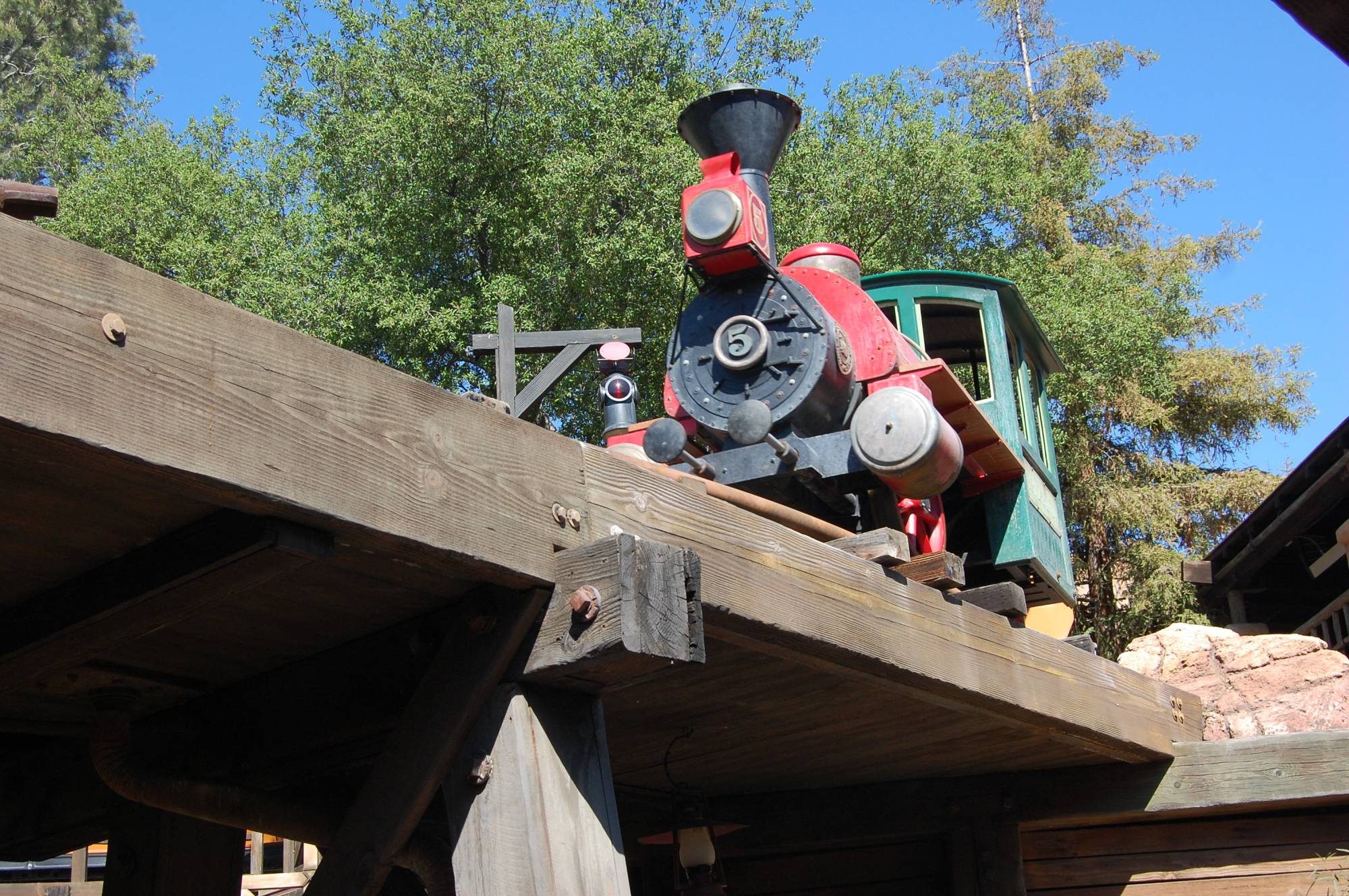 Disneyland Park: Frontierland: Big Thunder Mountain Railroad