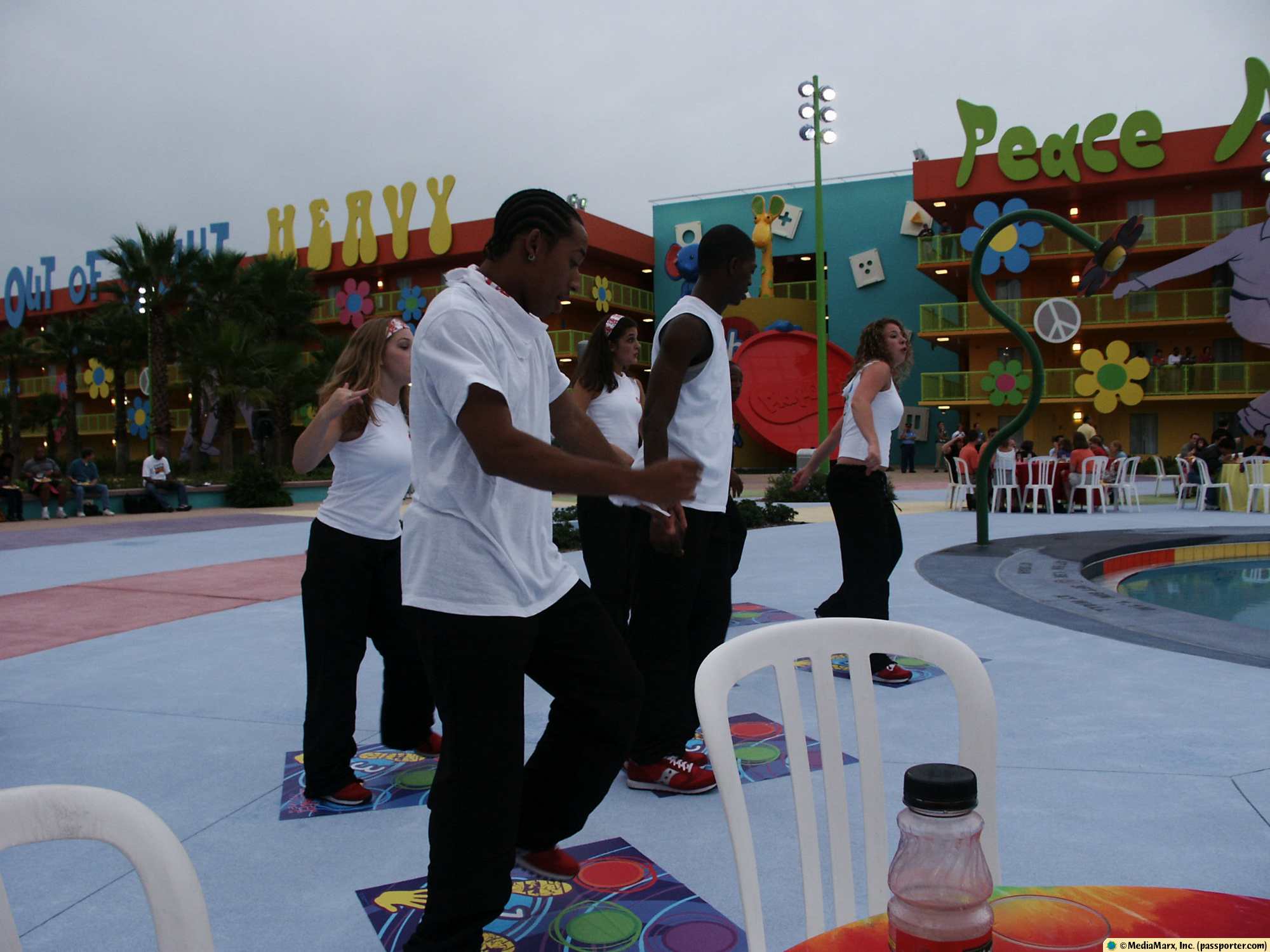 Pop Century - Twister Dancers