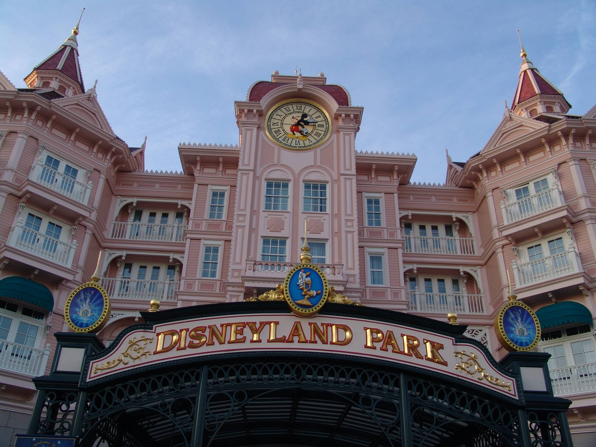 Disneyland Paris - Disneyland Hotel