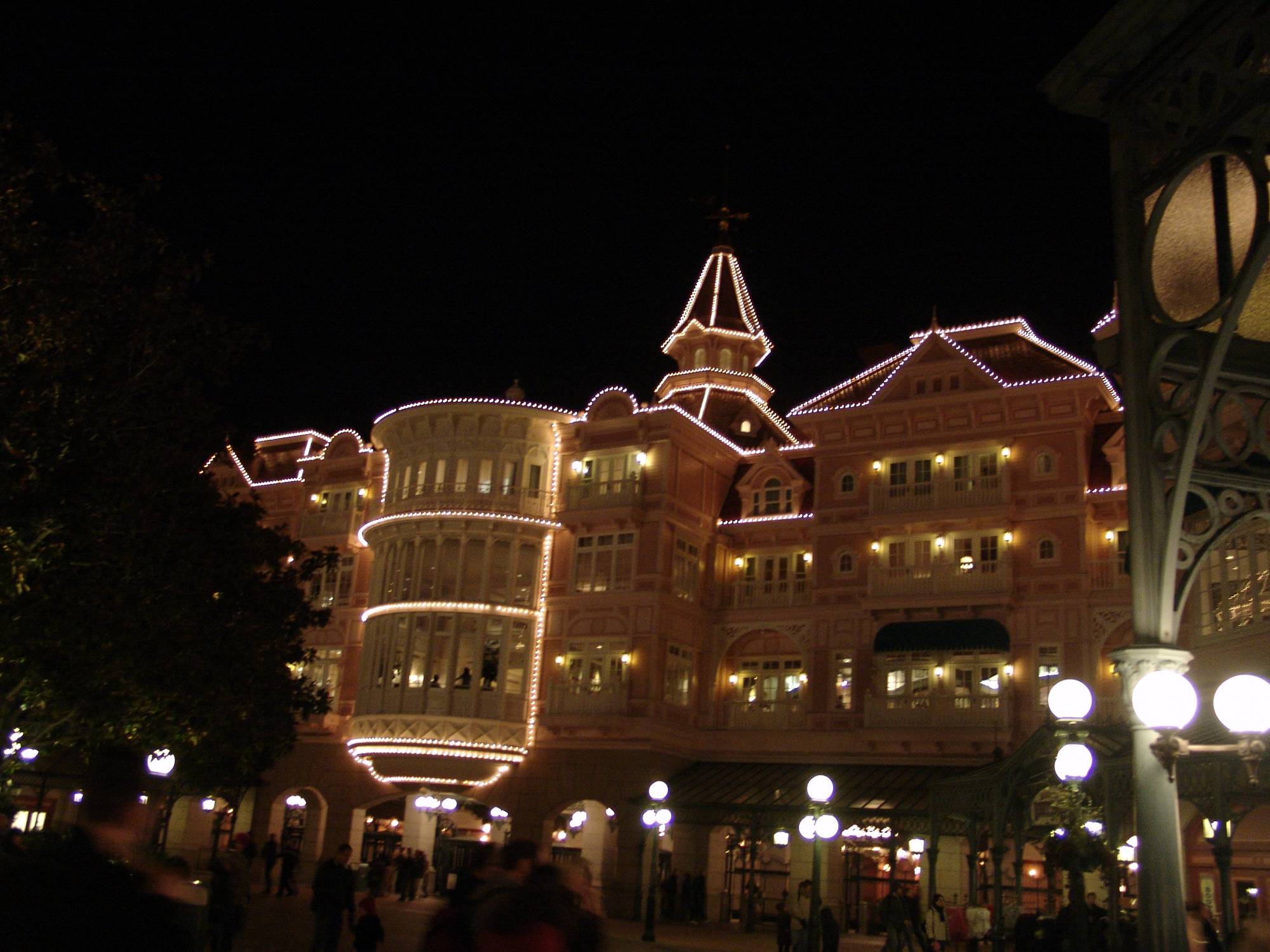 Disneyland Paris - Disneyland Hotel