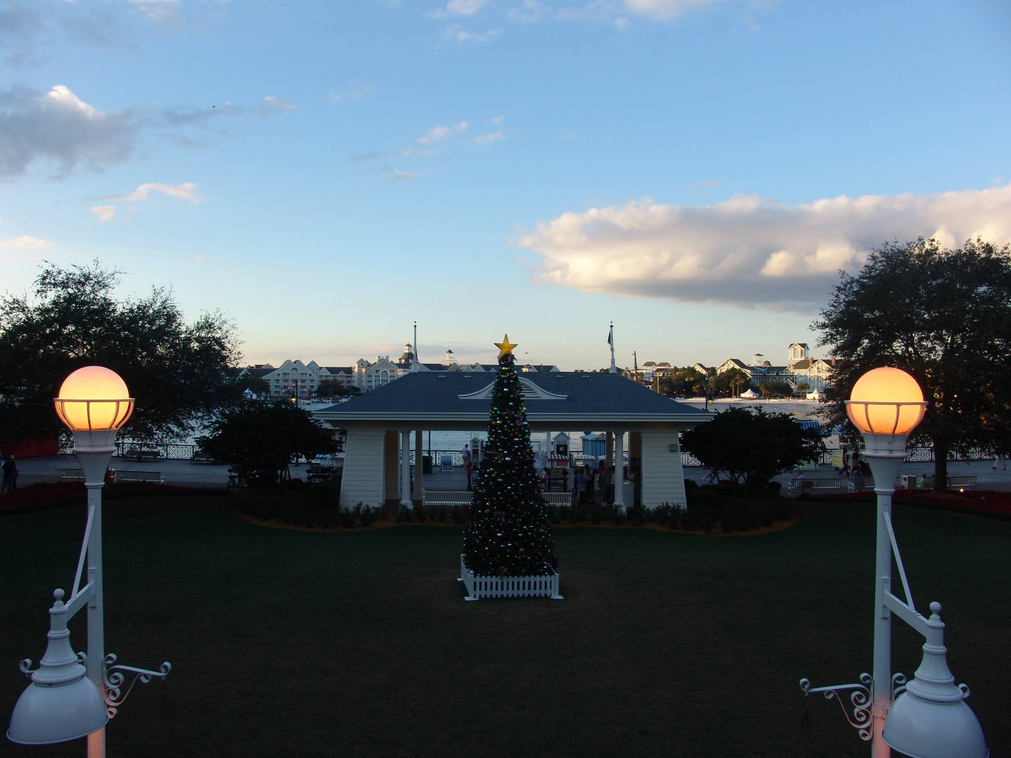 BoardWalk - twilight view of courtyard