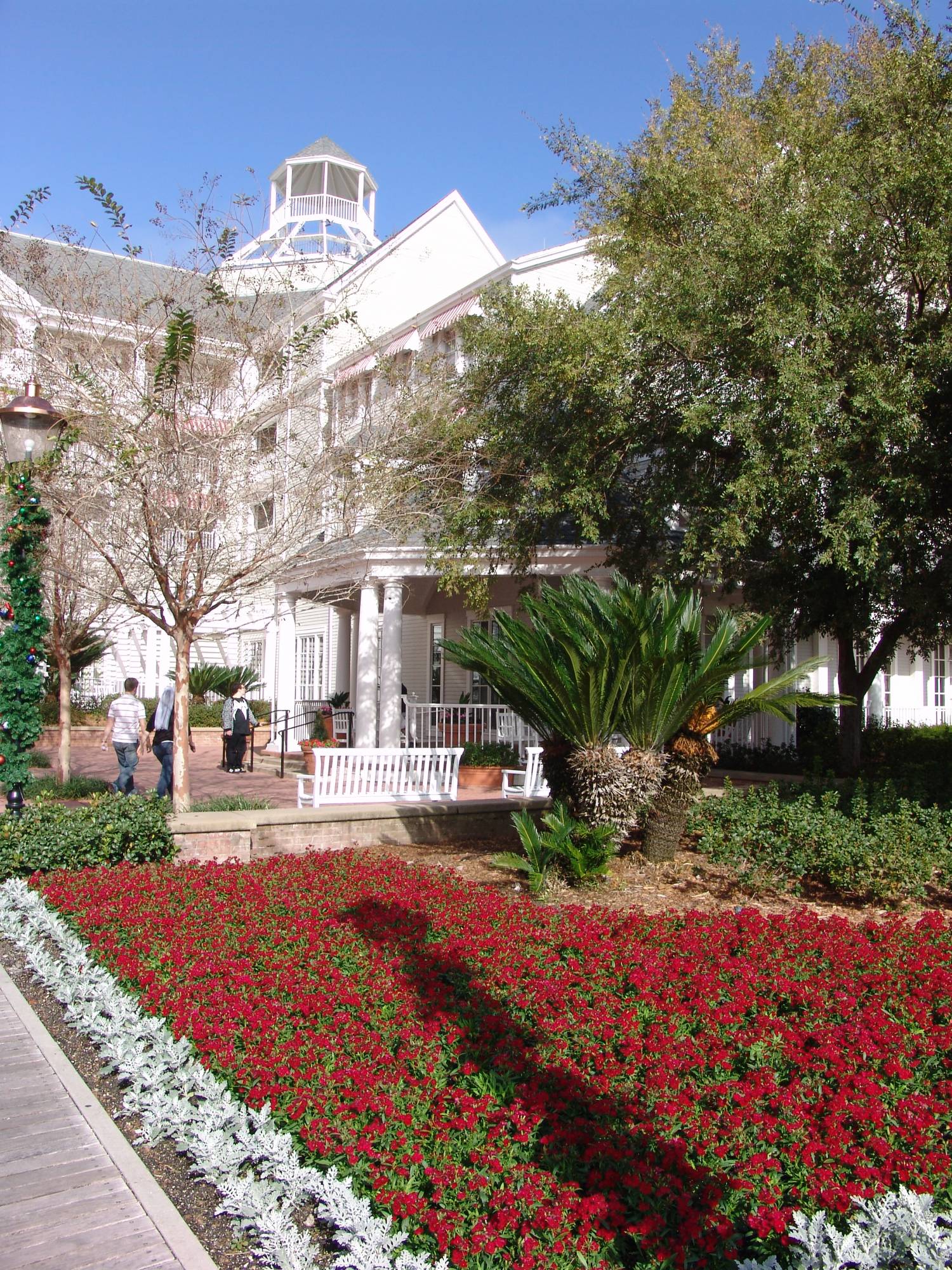 Yacht Club - exterior