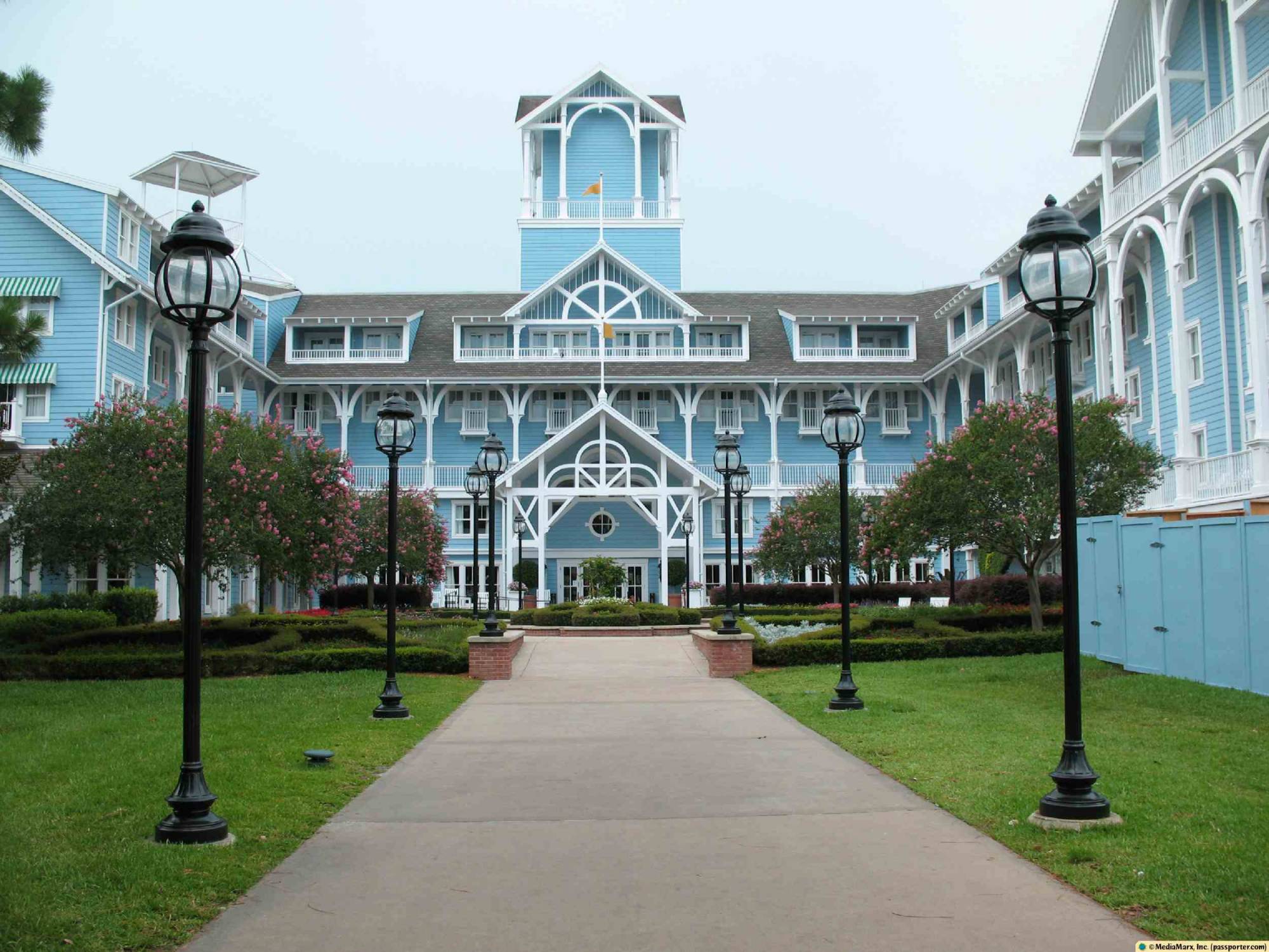 Beach Club - Entrance from Echo Lake