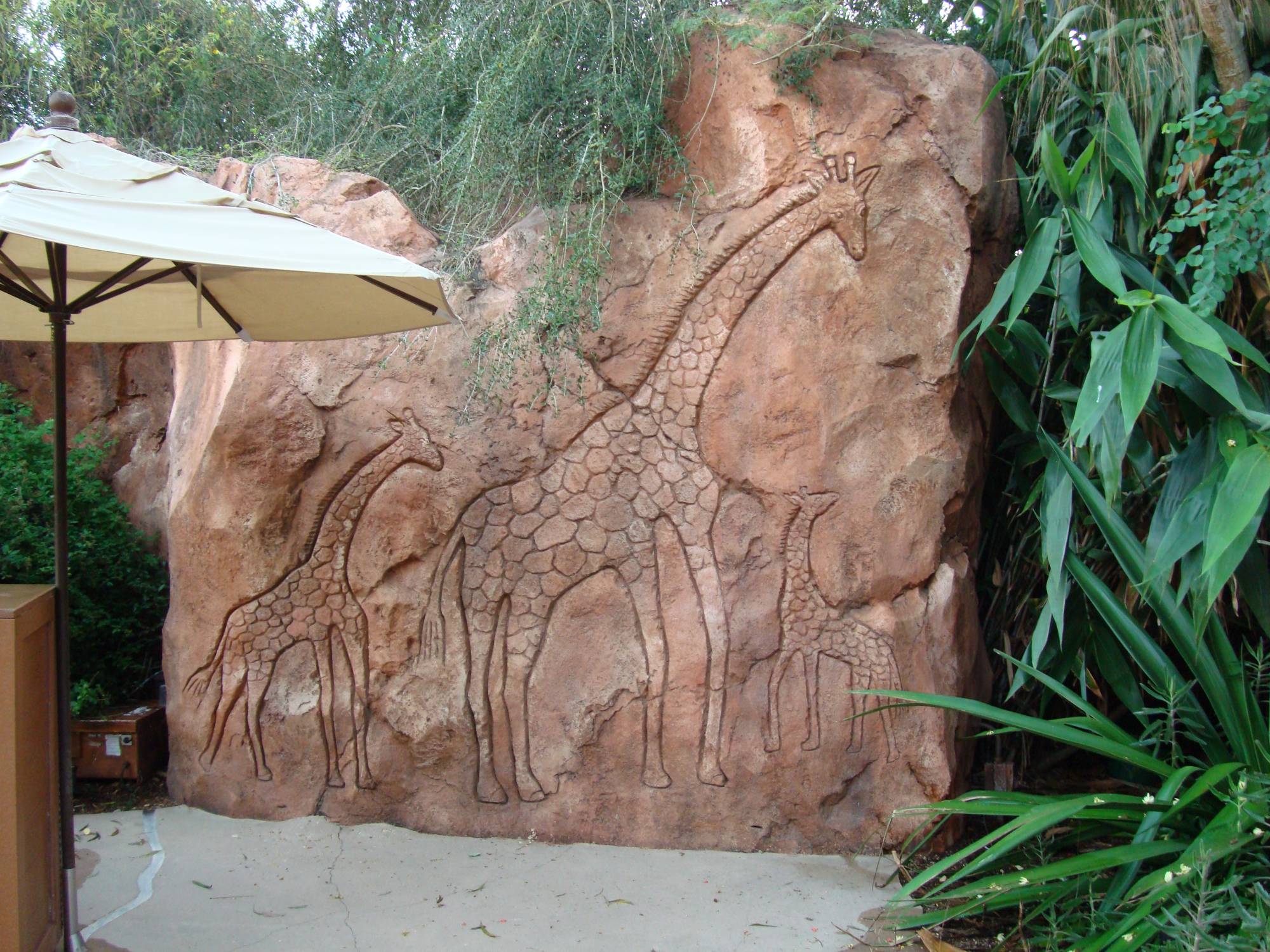 Animal Kingdom Lodge - giraffe carvings
