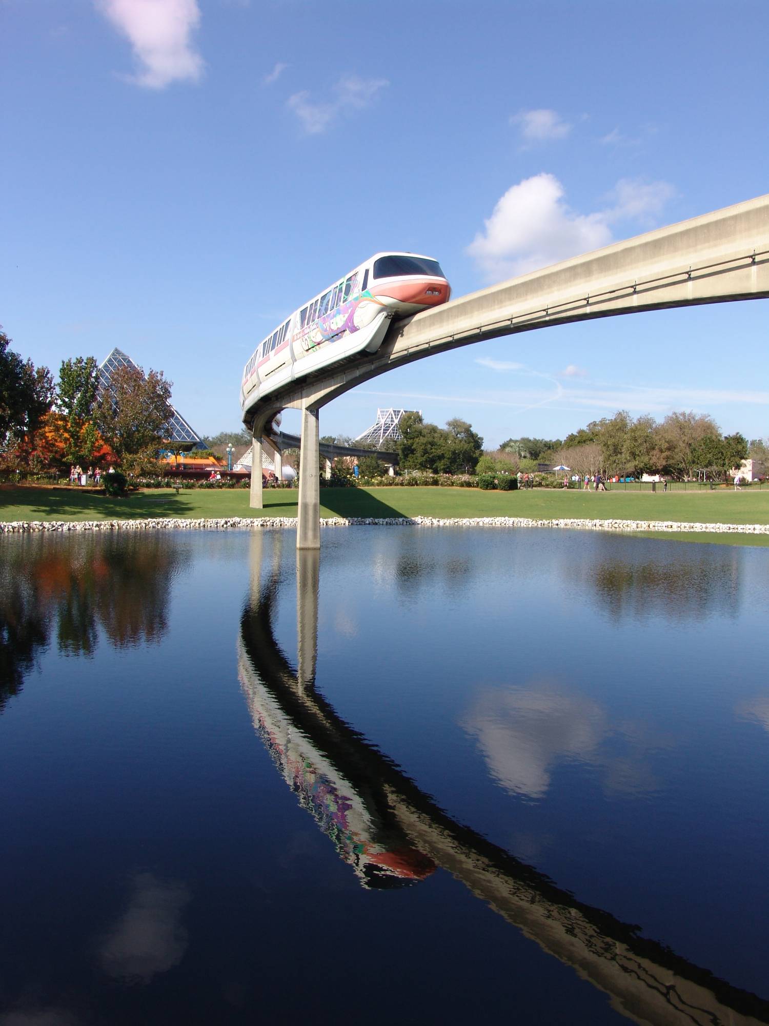 Epcot - monorail