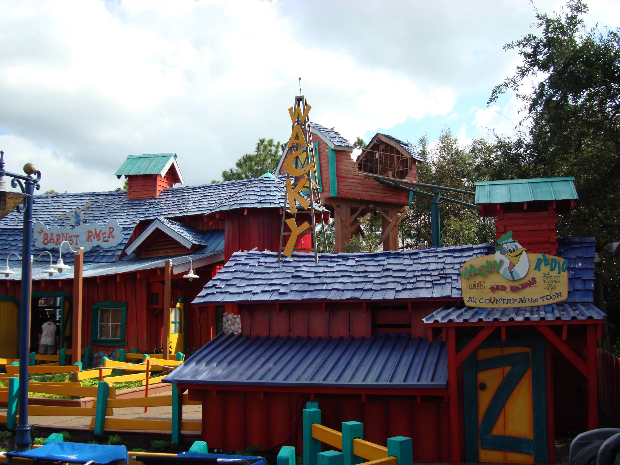 Magic Kingdom - Goofy's Barnstormer