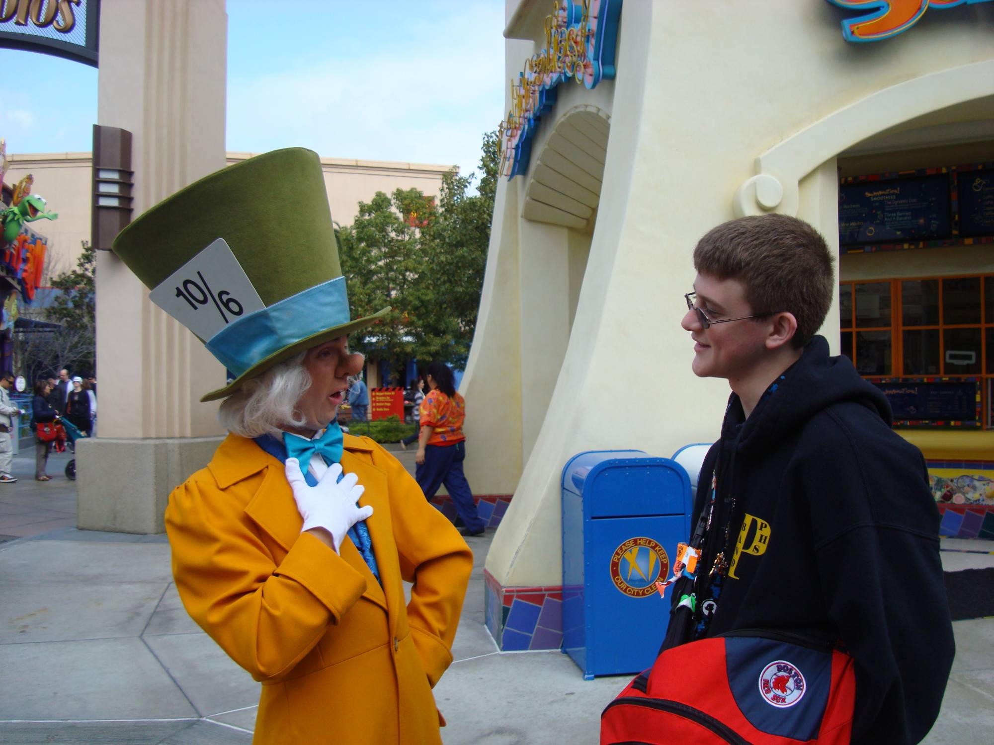 Hollywood Pictures Backlot - Character Interaction